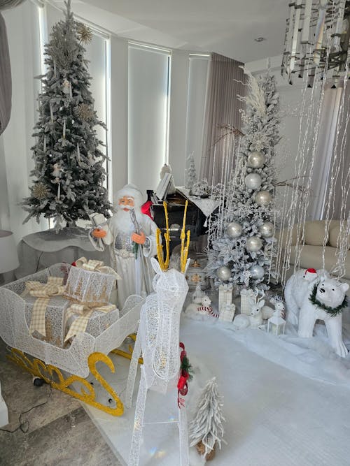 7FT Heavy Snow Pre-lit Pencil Christmas Tree - 860 Tips