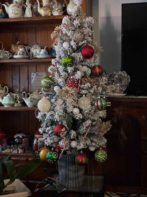 4FT (1.2m) Small Potted Christmas Tree with LEDs