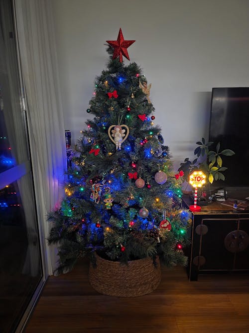 6FT Extra Full Pine-Blend Christmas Tree - 1024 Tips