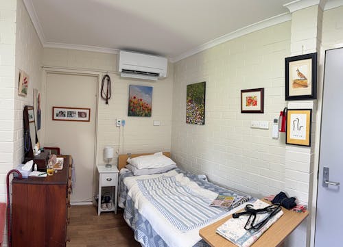 Small Vintage Chic Side Table with Drawer - White