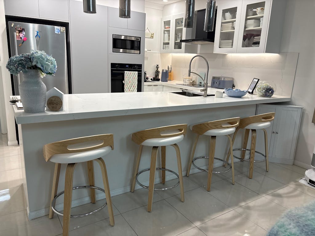 Cedar (Set of 4) Bar Stools 64cm - White & Oak