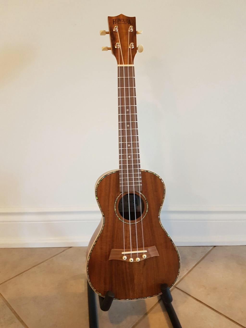 Kohala Deluxe Solid Top Concert Ukulele