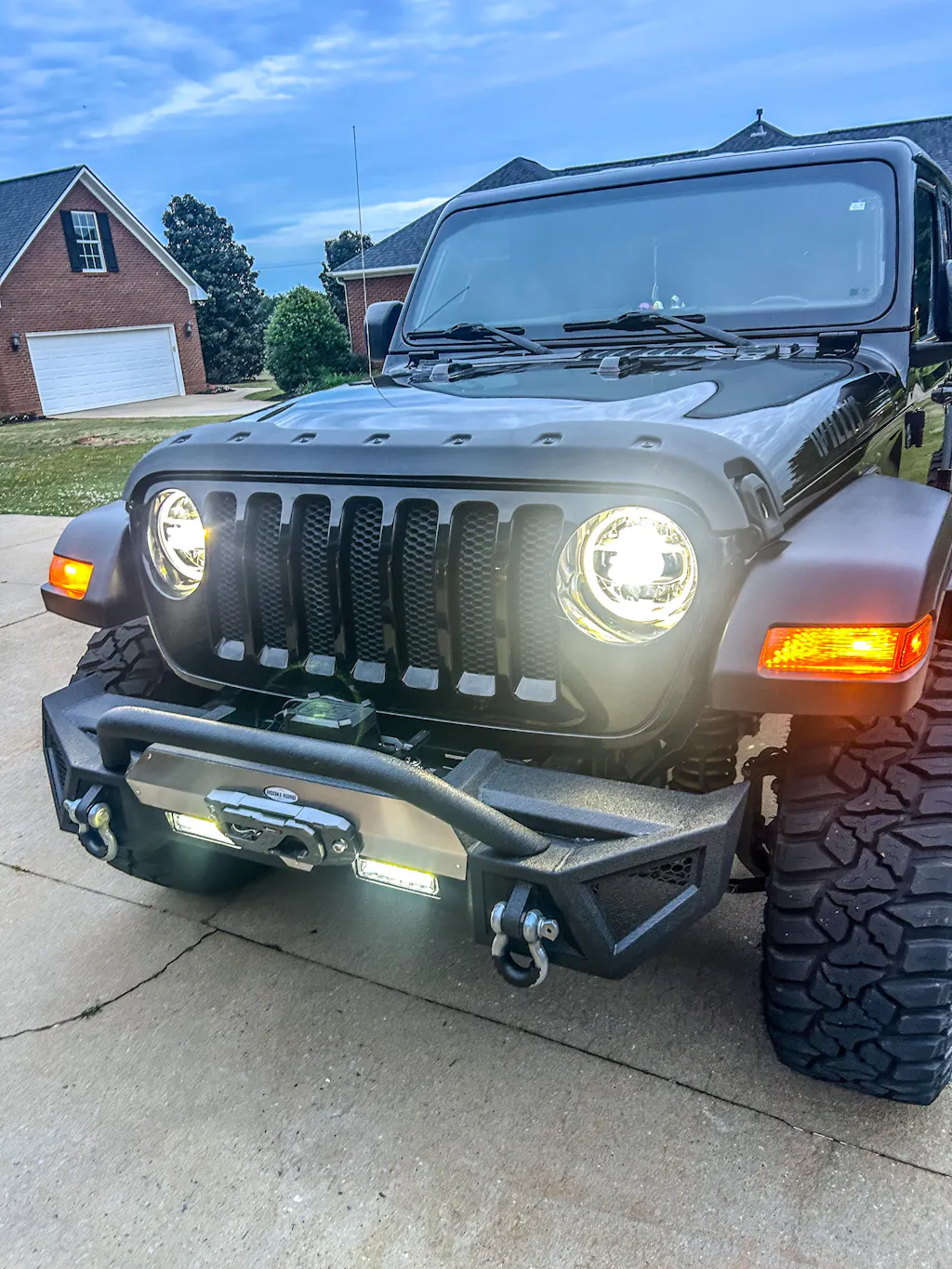 Mid-width Front Bumper w/ Bull Bar & Winch plate (18-26 Jeep Wrangler JL &  20-26 Gladiator JT) - Hooke Road