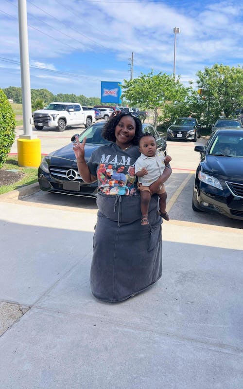 Custom Mama Shirt with Kids' Names – Personalized Mother’s Day Gift