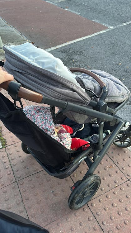 Hoppie – 幼児とベビーカーのためのスマートな追加シート