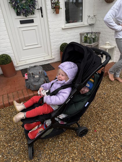 Hoppie – 幼児とベビーカーのためのスマートな追加シート