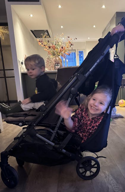 Hoppie – 幼児とベビーカーのためのスマートな追加シート