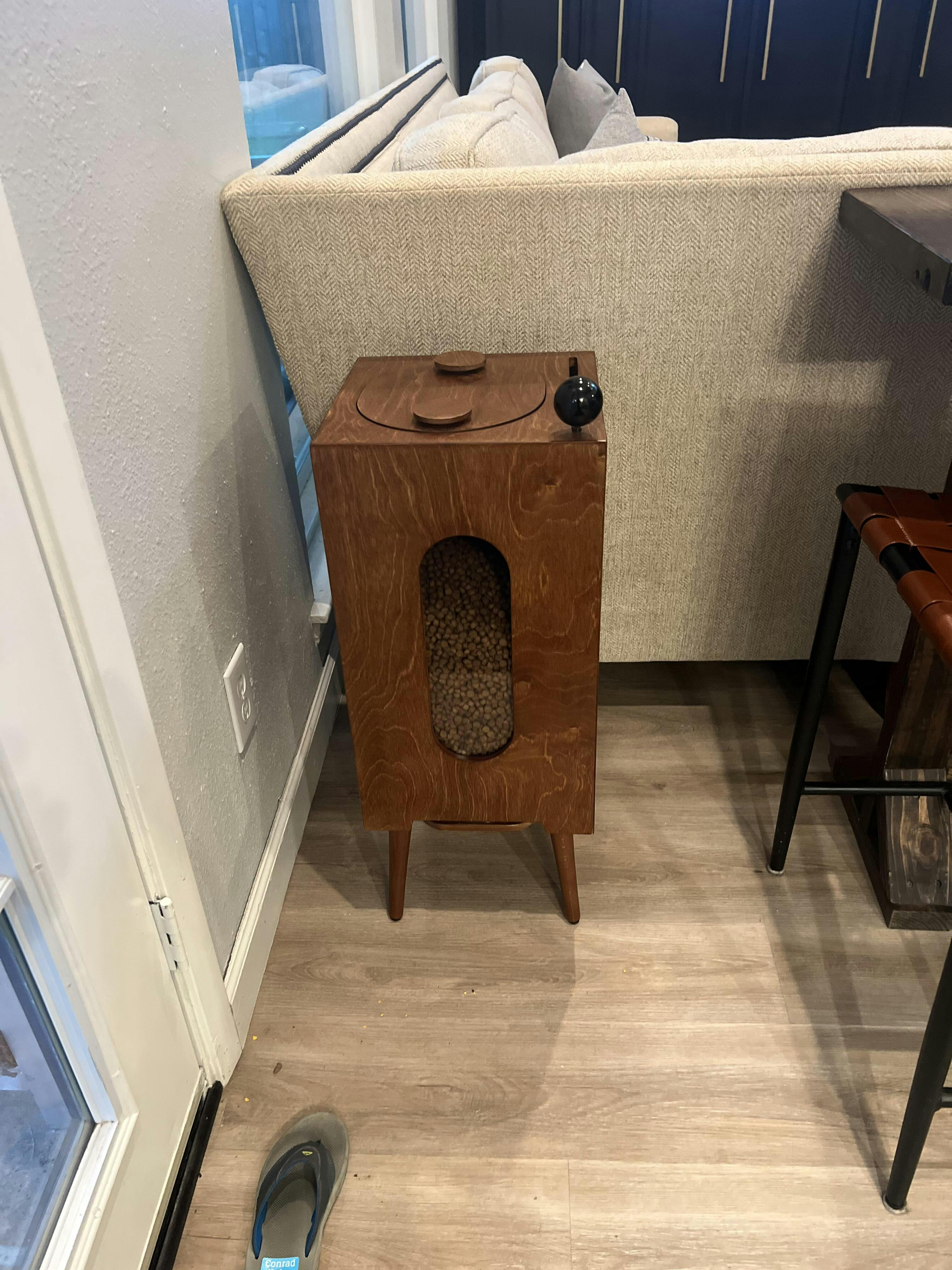 Houndsy Kibble Dispenser