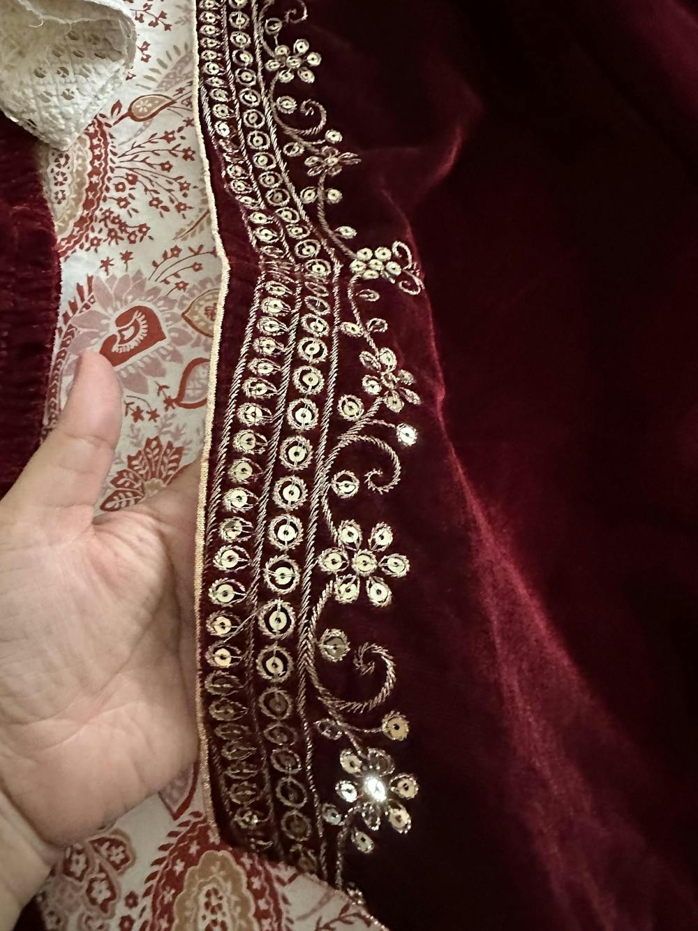 HOC Velvet Zari Embroidered With Sequins Women's Solid 3 PC Kurta Set-Maroon