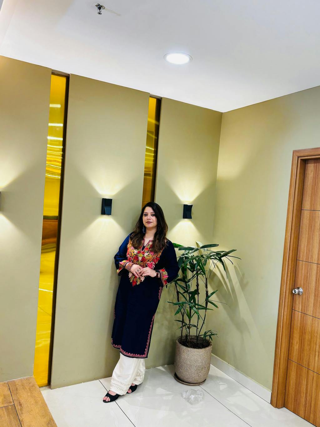 HOC Kashmiri Wool Aari Embroidered Solid Women's Phiran-Navy Blue