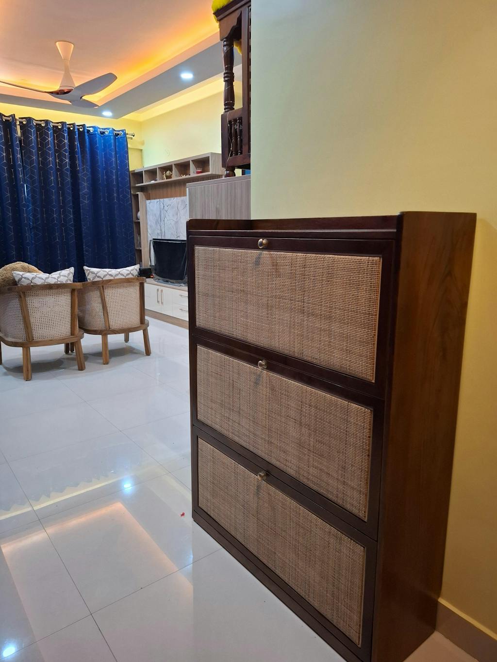 Raphia Pivot Shoe Rack