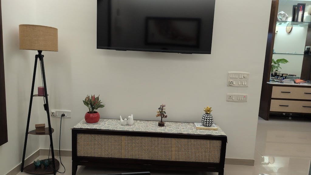 Raphia TV Stand