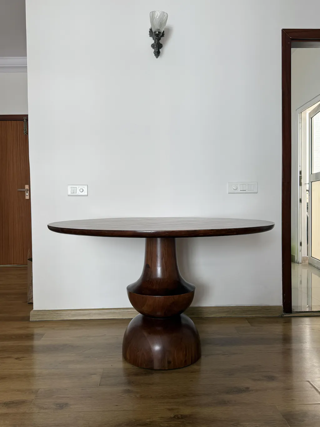 Tulip Round Dining Table