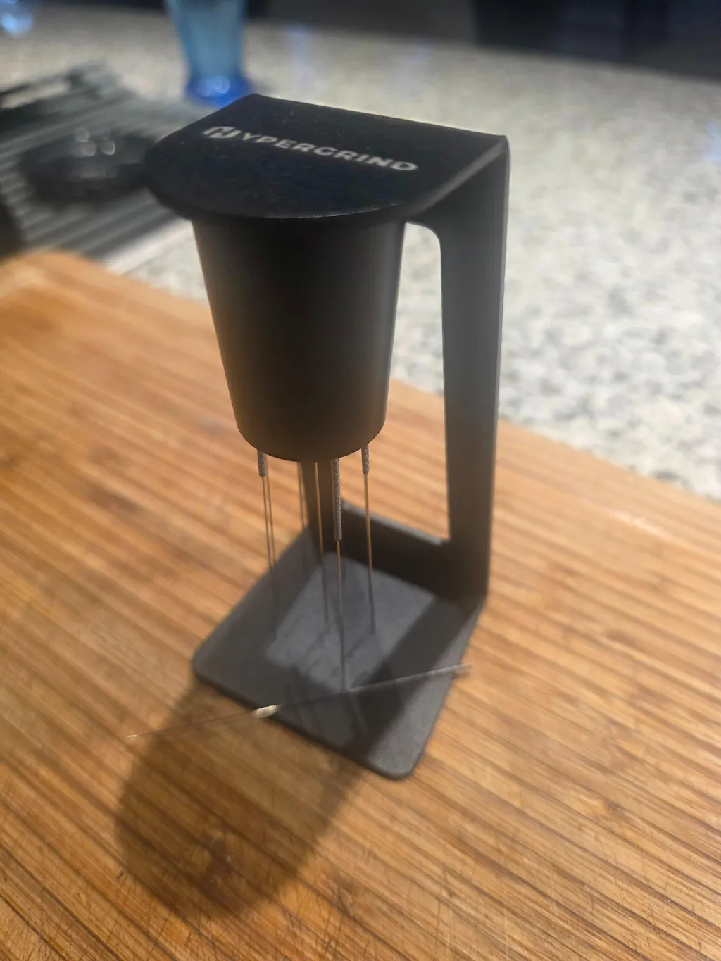 Wdt Tool, strumento in alluminio per caffè espresso con supporto, 0,35 mm in acciaio inox 7 aghi strumento di distribuzione espresso per barista, argento (3 aghi di ricambio