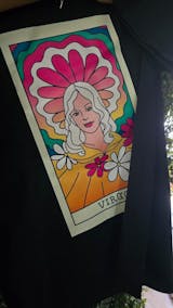 Camiseta Zodiacal Mujer - Constelación al Frente y Carta en la Espalda