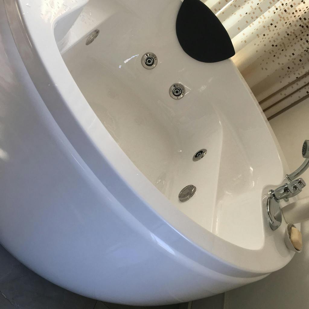 Enjoy the Perfect Soak with a WellDesigned Round Jetted Tub ibathtub