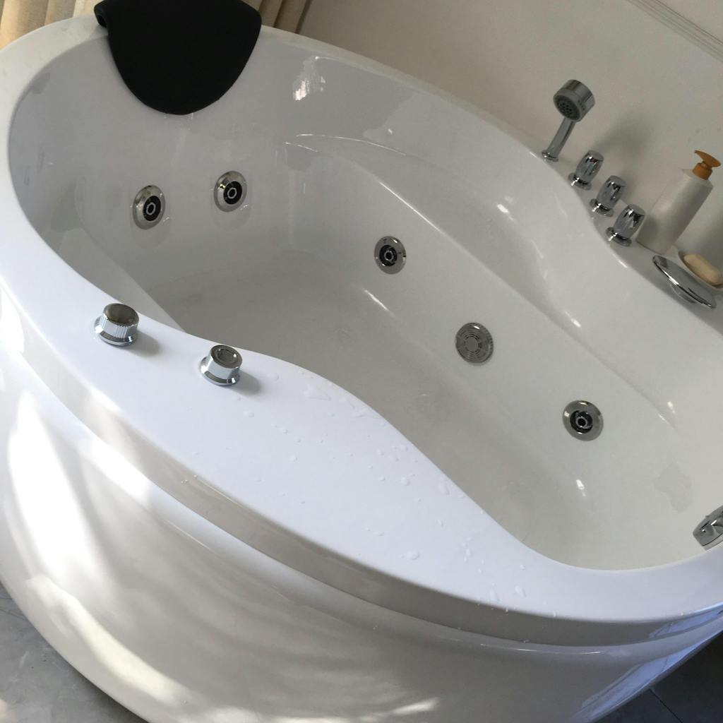 Enjoy the Perfect Soak with a WellDesigned Round Jetted Tub ibathtub