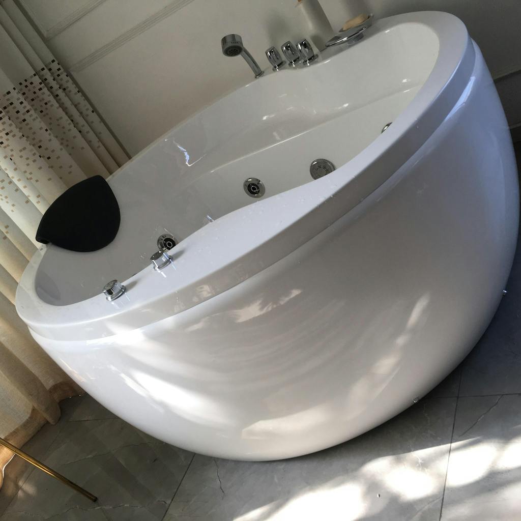 Enjoy the Perfect Soak with a WellDesigned Round Jetted Tub ibathtub