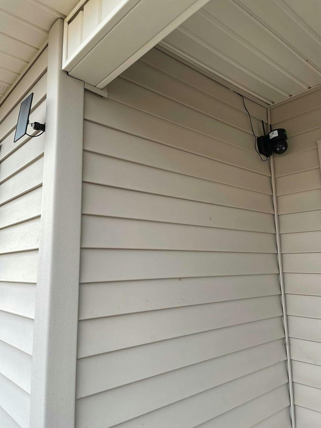 ieGeek DQ201 3MP Wireless Security Cameras with Solar Power Battery