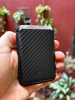 MagWallet - Billetera MagSafe Carbon