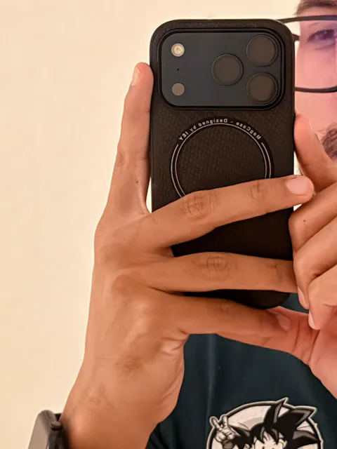 MagCase - iPhone Carbon (17 Series)