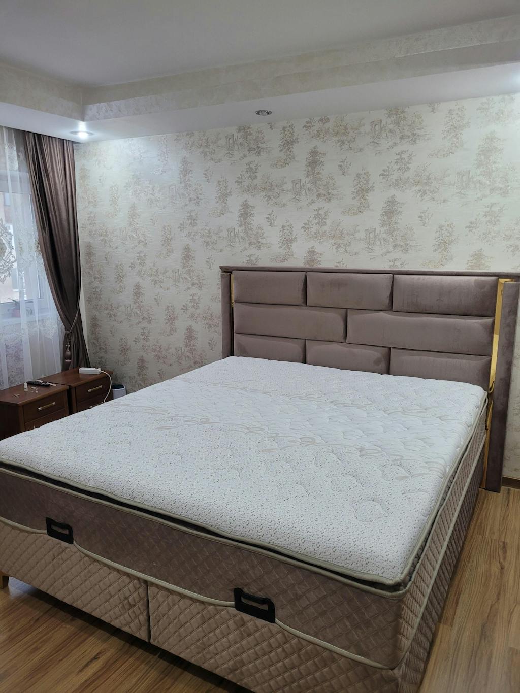 Pat Boxspring Bianca – Catifea, Saltea Inclusă