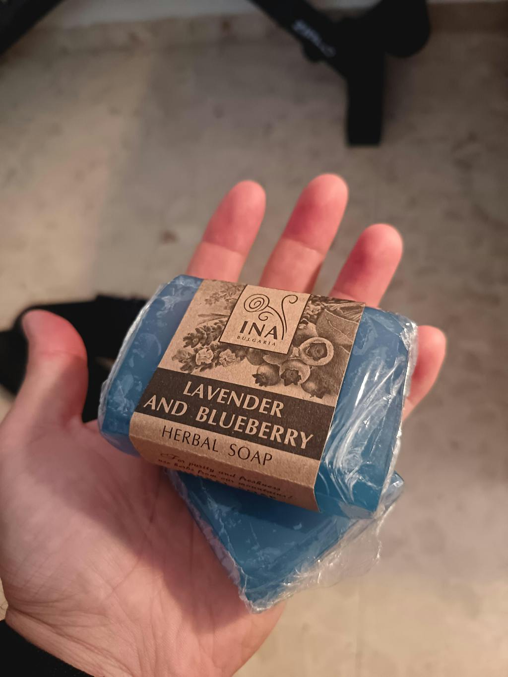 Jabón Herbal Natural con Lavanda y Arándano - para el Acné Corporal y la Piel Propensa a Imperfecciones