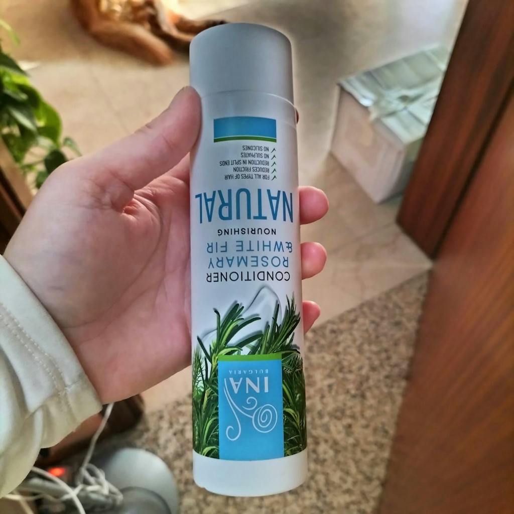 Balsamo per capelli Naturale con olio di Rosmarino e Abete Bianco - cura nutriente intensiva per ogni tipo di capelli