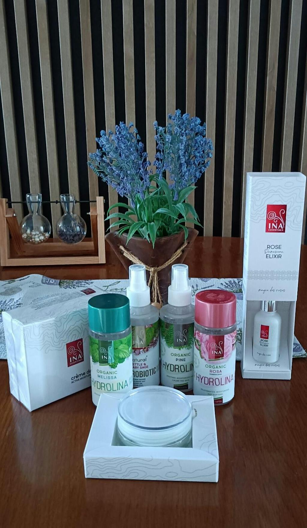 Cumpără 2 creme hidratante și primești 1 ser de față anti-îmbătrânire gratuit