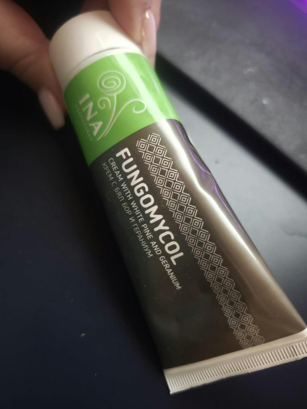 Κρέμα 2 σε 1 για ονυχομυκητίαση και ξηρό, σκασμένο δέρμα - με λευκή πεύκη, ουρία και γεράνι