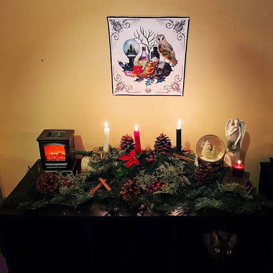 pagan yule altar