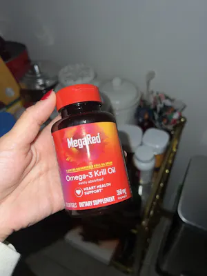 Foto sosteniendo el producto