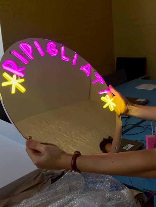 Specchio luminoso "RIPIGLIATI"