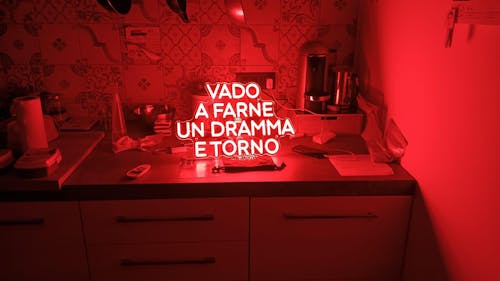 VADO A FARNE UN DRAMMA E TORNO