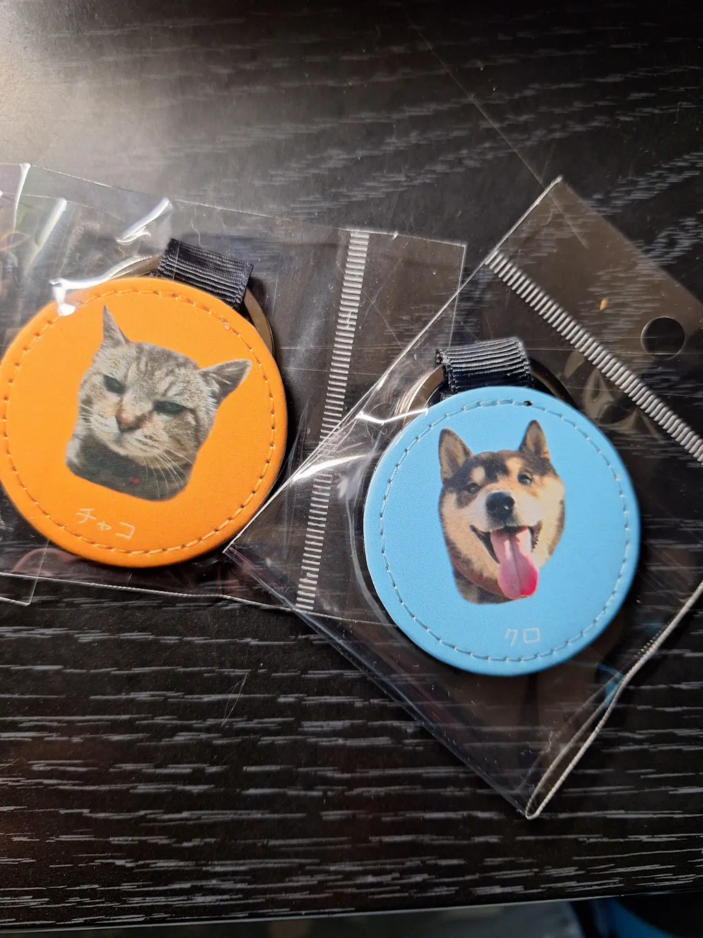 【名入れ対応】ペット写真キーホルダー｜犬・猫オリジナル写真入り｜うちの子グッズ・誕生日ギフトに人気 | Inujoy