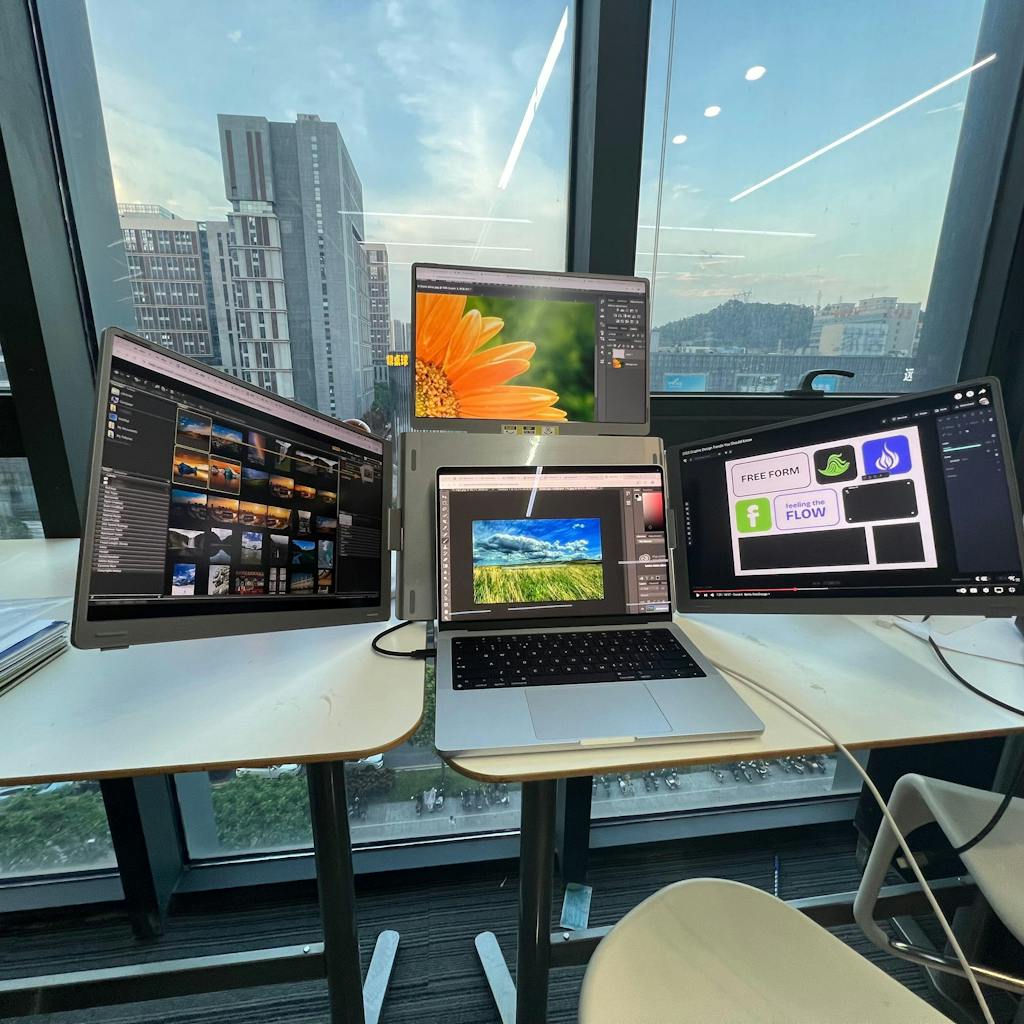 MagHub Quad 16" Portable Screen Extender