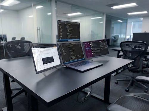 MagHub Quad 16" Portable Screen Extender