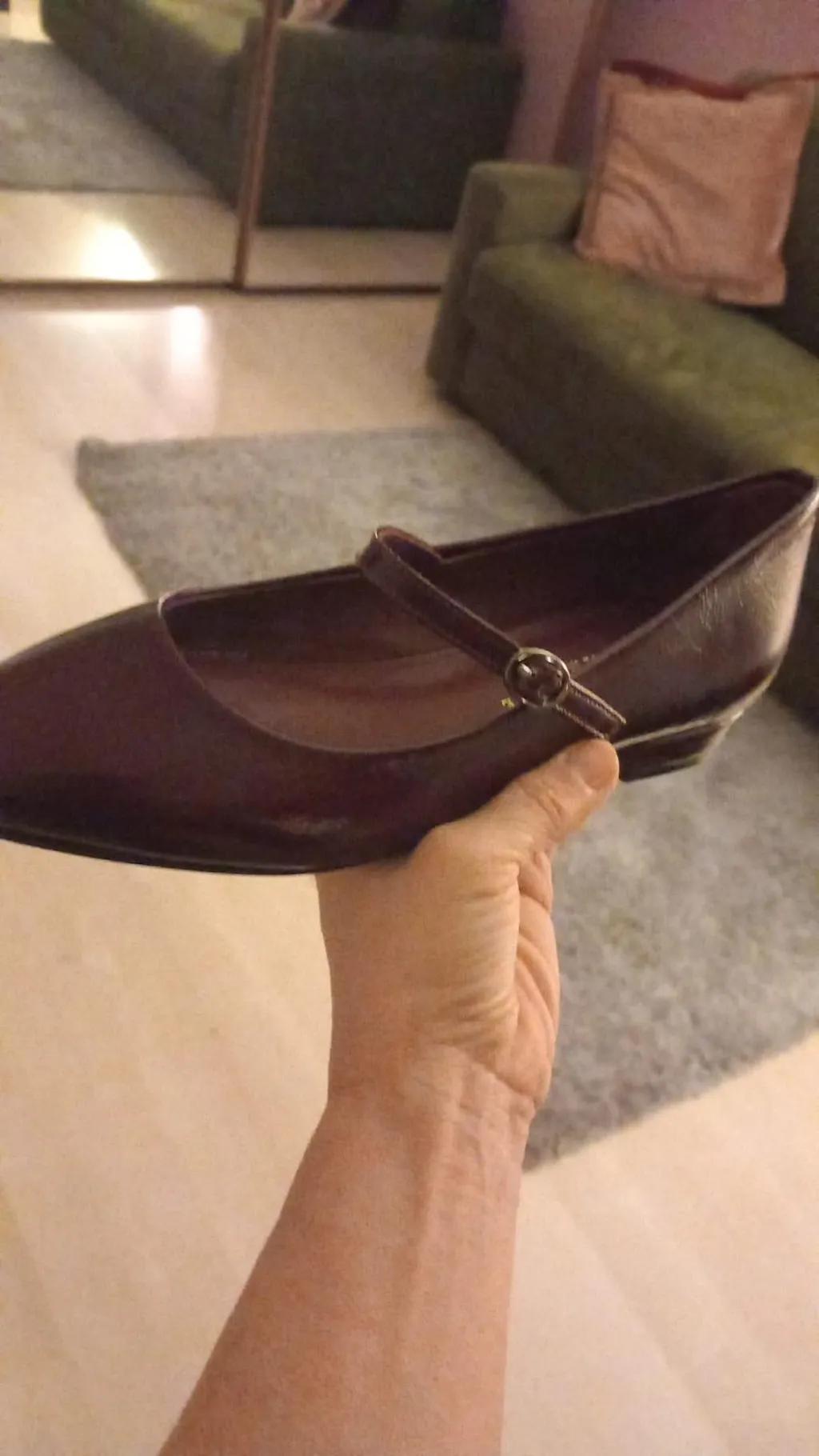 Ballerina con cinturino in pelle bordeaux punta affusolata con tacco 2cm