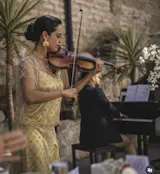 Aretes Mini Orquídea Amarilla y Zirconia