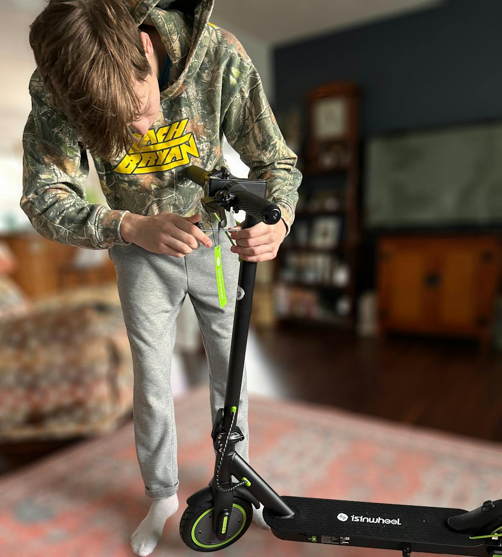 isinwheel S9 Pro Pneumatic Tire Electric Scooter