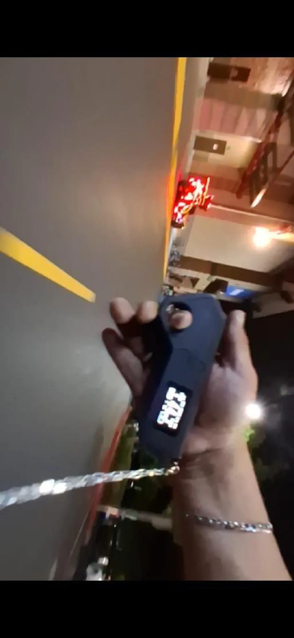 isinwheel V8 Electric Skateboard with Portable Removable Battery & Remote Control