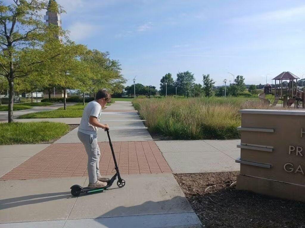 isinwheel S2 150W Electric Scooter for Kids