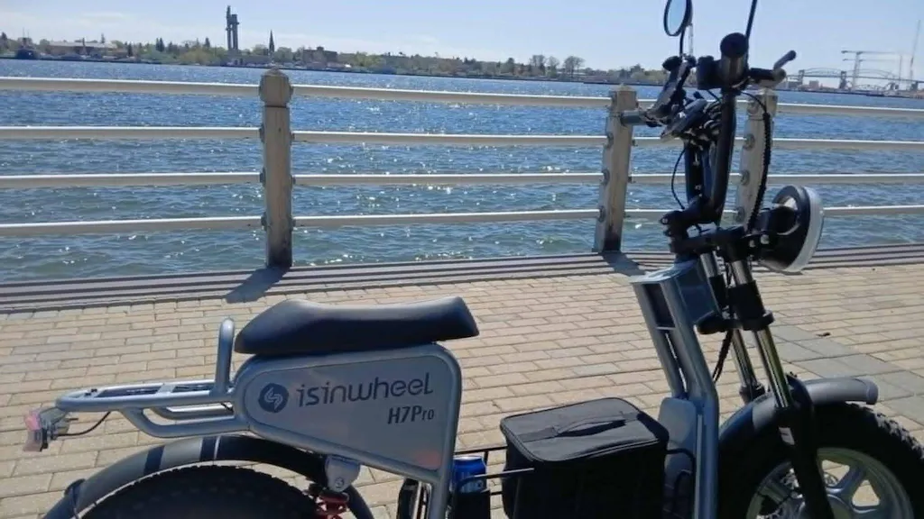 isinwheel H7Pro High-End Commuting Electric Scooter with Seat