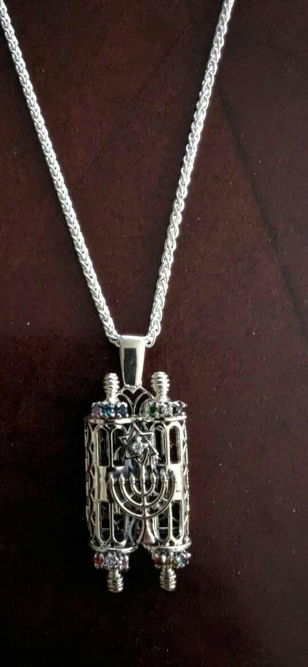 שרשרת "ספר תורה" מכסף 925 גדול (4.5*2.2 ס"מ) נפתח עם קריסטלים צבעוניים