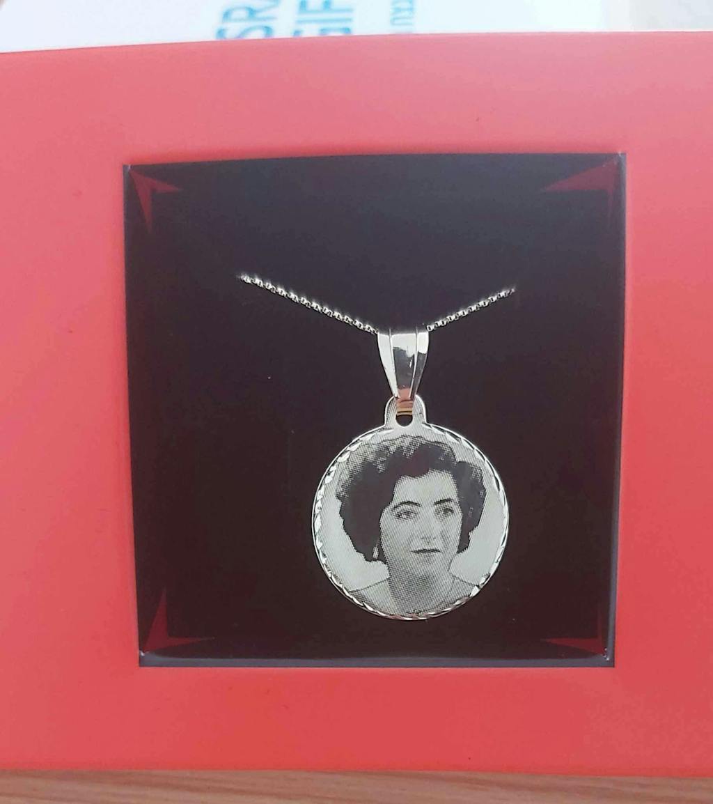 תליון מזהב צהוב 14 קראט עגול "קטן" (2 ס"מ) עם חריטת תמונה איכותית