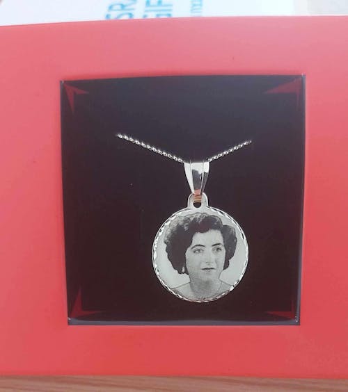 תליון מזהב צהוב 14 קראט עגול "קטן" (2 ס"מ) עם חריטת תמונה איכותית