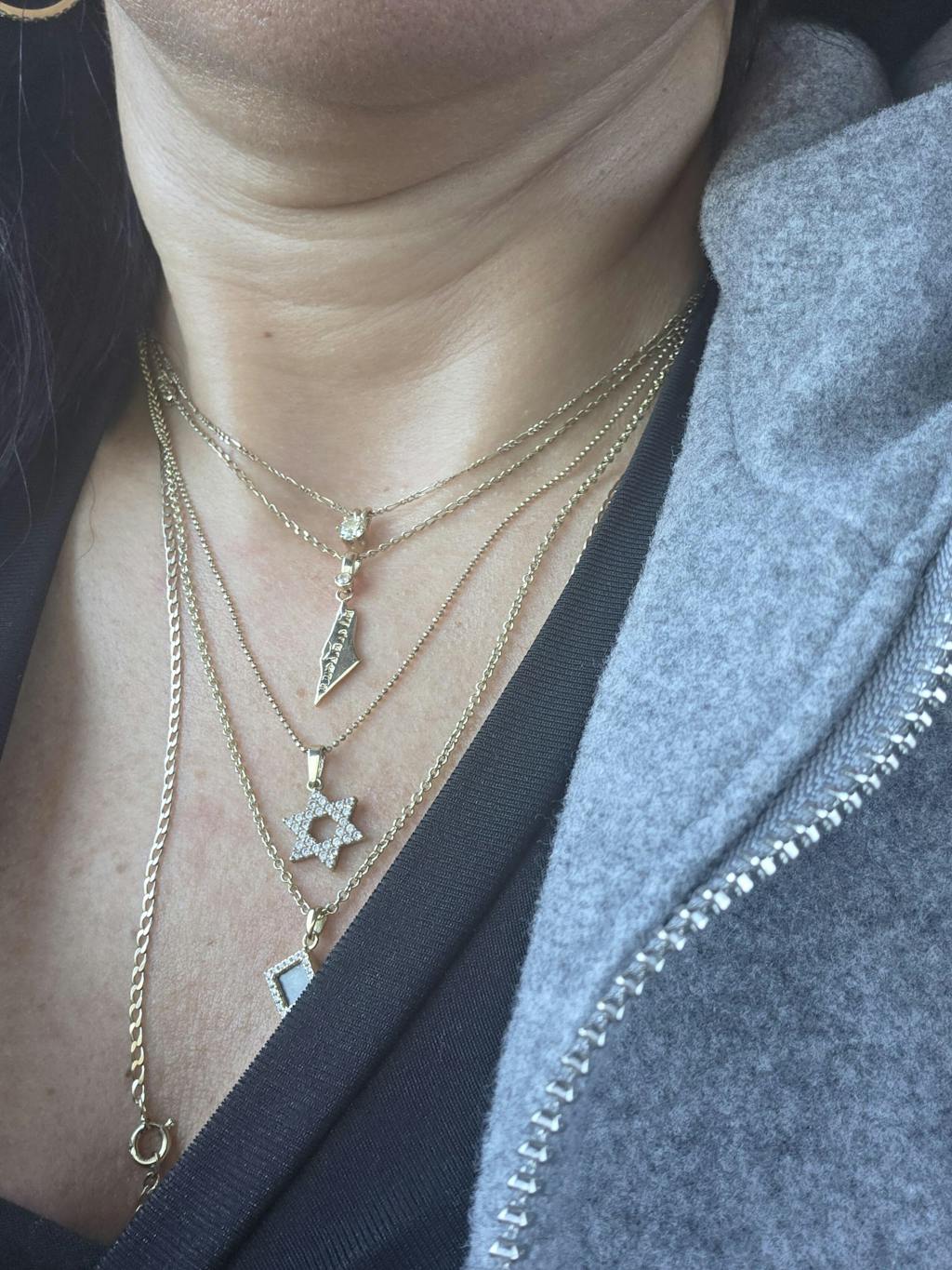 תליון "מפת ישראל" קטן (1.8*0.7 ס"מ) מזהב צהוב 14 קראט "אין לי ארץ אחרת"