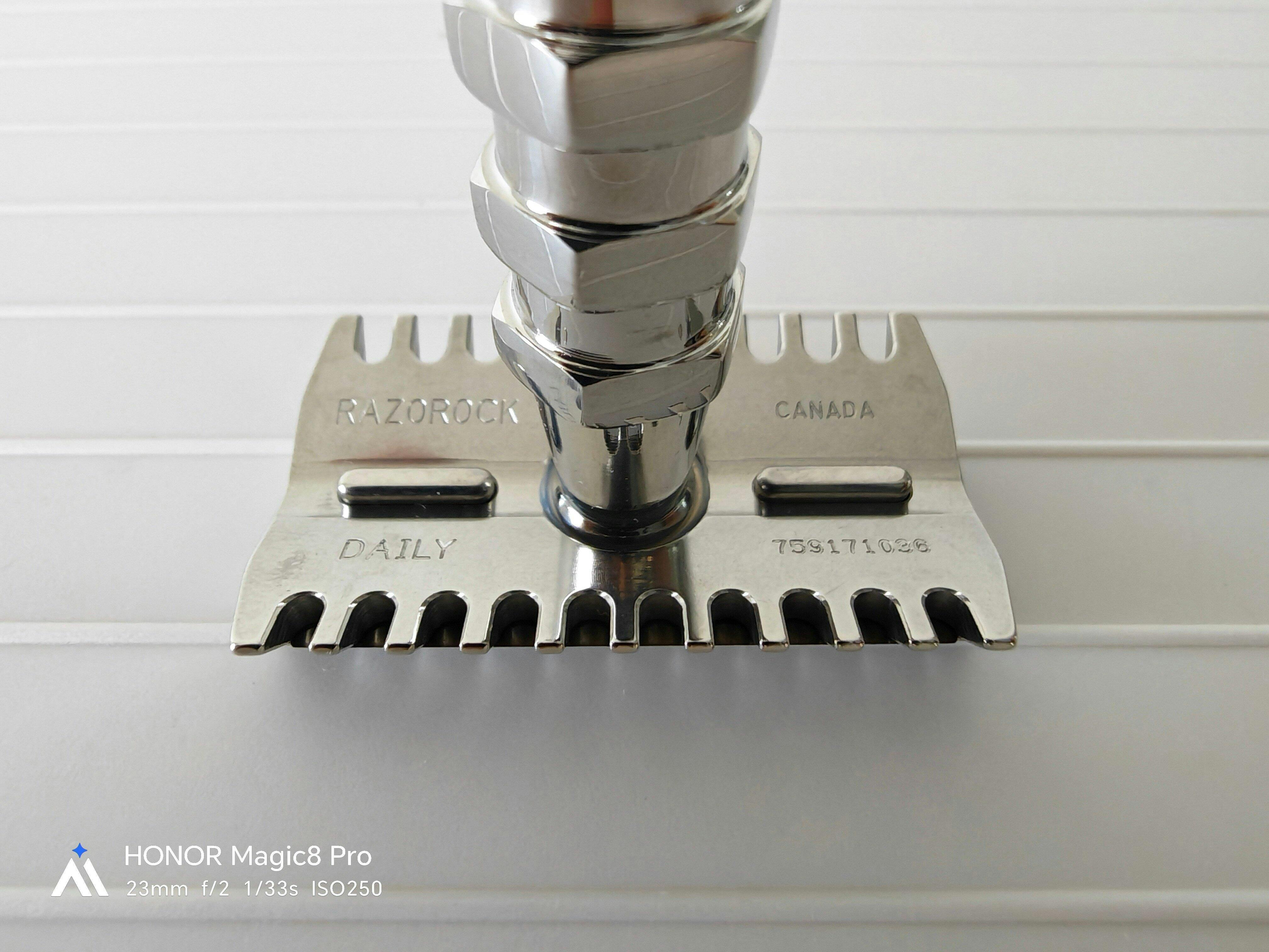RazoRock DAILY DOUBLE OPEN COMB 