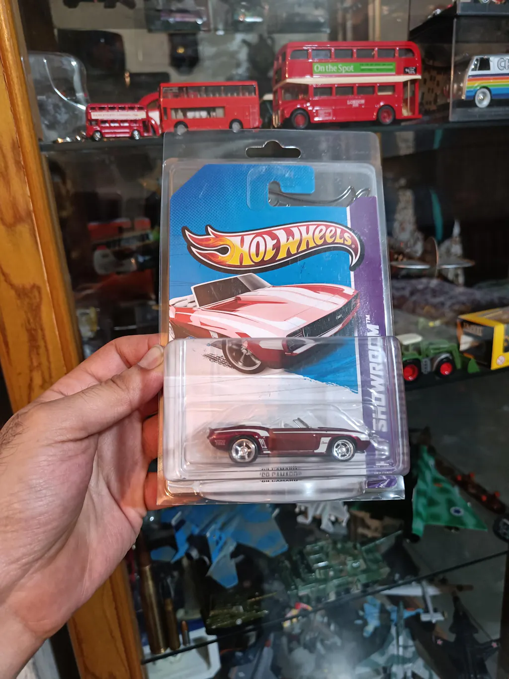 MILD CREASED CARD - SUPER TREASURE HUNT - 69 CAMARO -RED