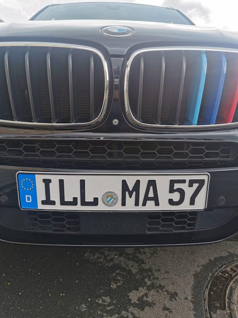 Magnet Kennzeichenhalter für Aluminium Kennzeichen - Auf der Stoßstange - 100% Legal